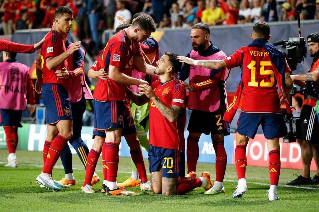 九游体育app-西班牙队观众热烈欢呼!,西亚卡姆迎来五赛季出色发挥全场沸腾不已