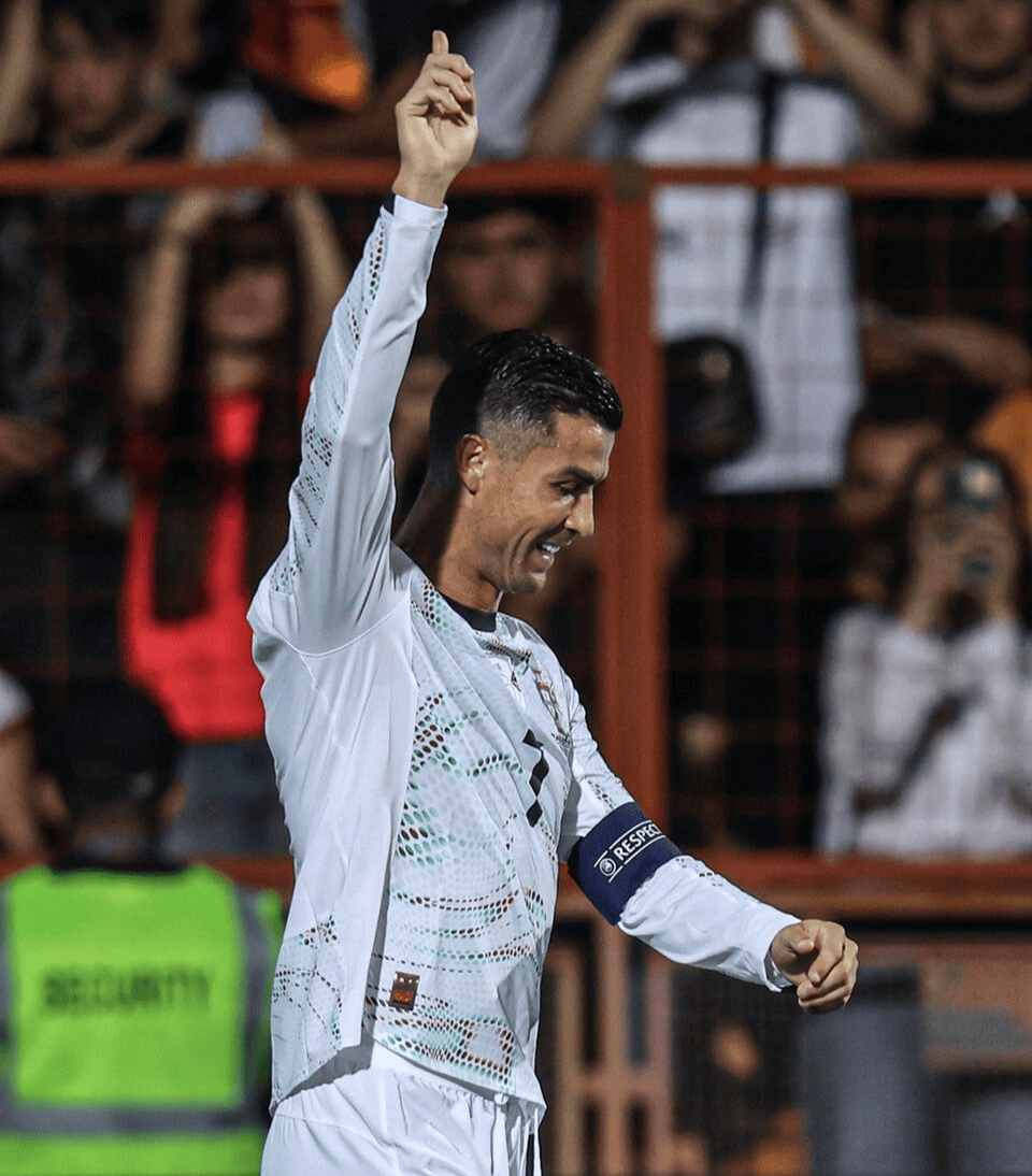 j9-C罗重返赛场，刷新纪录首场状态出色，热火观众沸腾！赛场气氛高涨的简单介绍