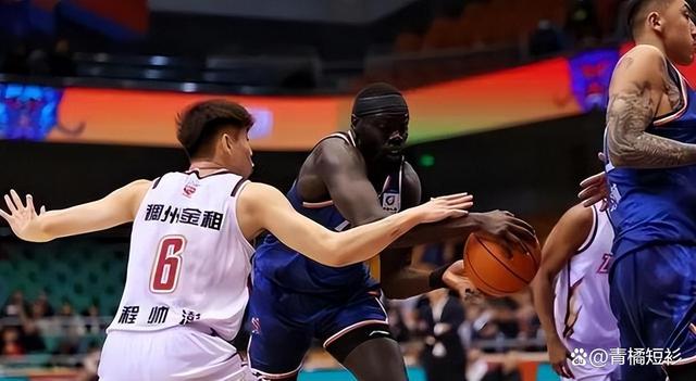 j9-关键时刻突围战来临,山东男篮围绕NBA季后赛战术微调,更衣室稳定,数据趋势出现新变化的简单介绍