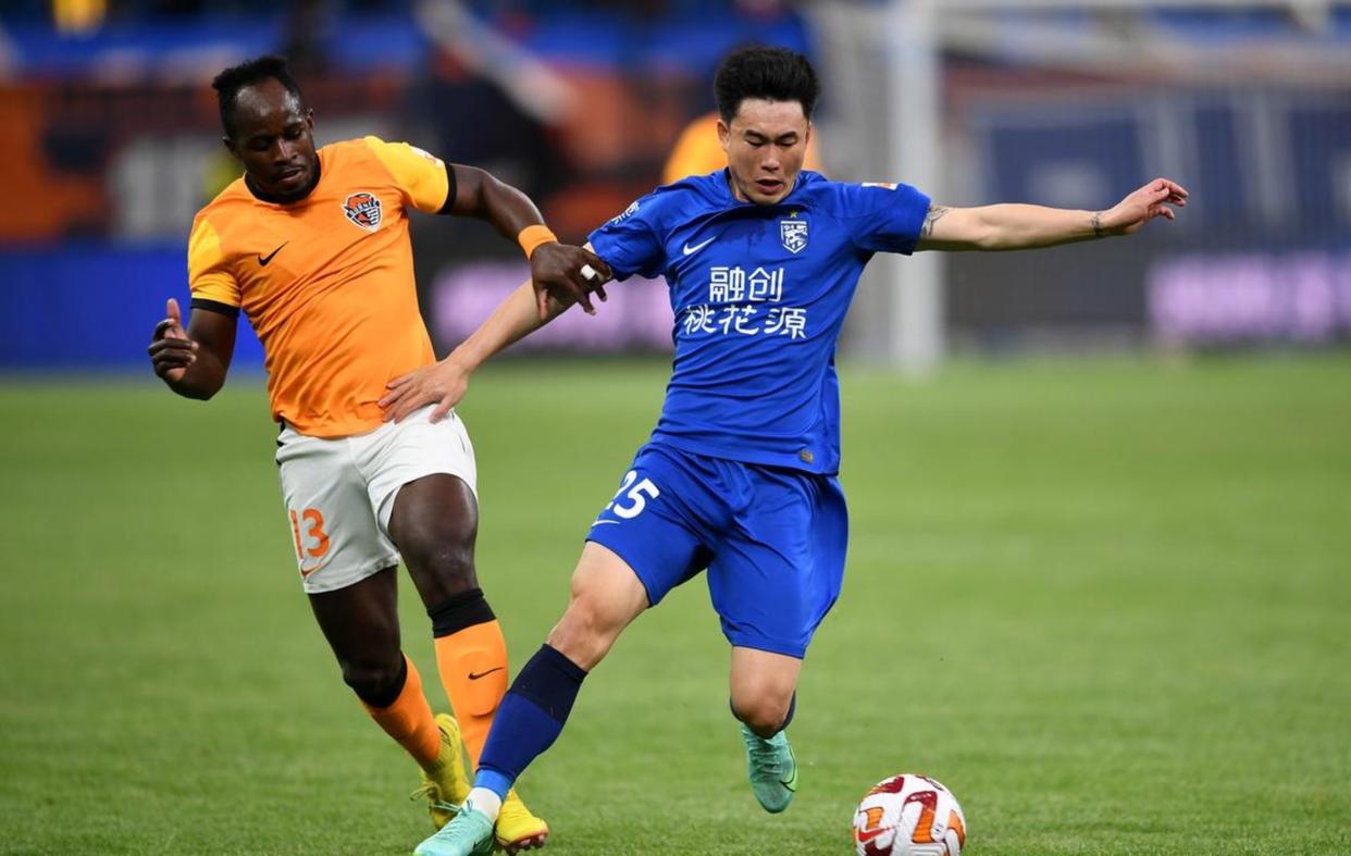 j9-武汉三镇训练开放日，窗口期调整名单引欢呼，意甲在即，阵容厚度经受考验的简单介绍